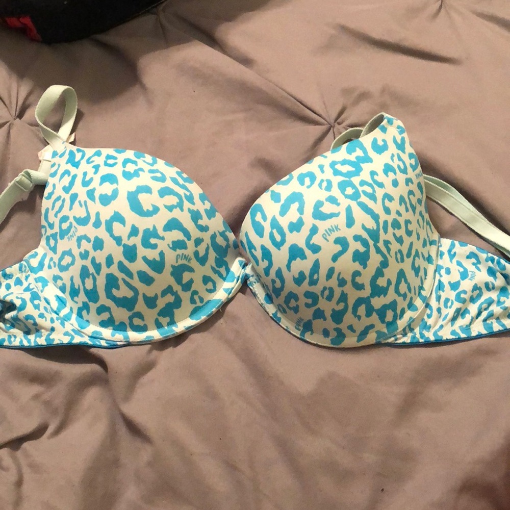 34D Pink Victoria’s Secret bra